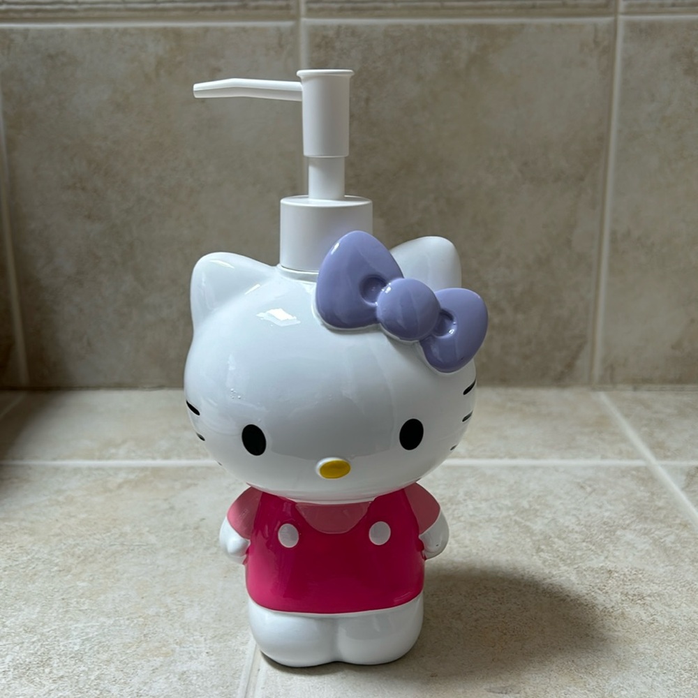 Hello Kitty ceramic soap dispenser 8.5” NWT